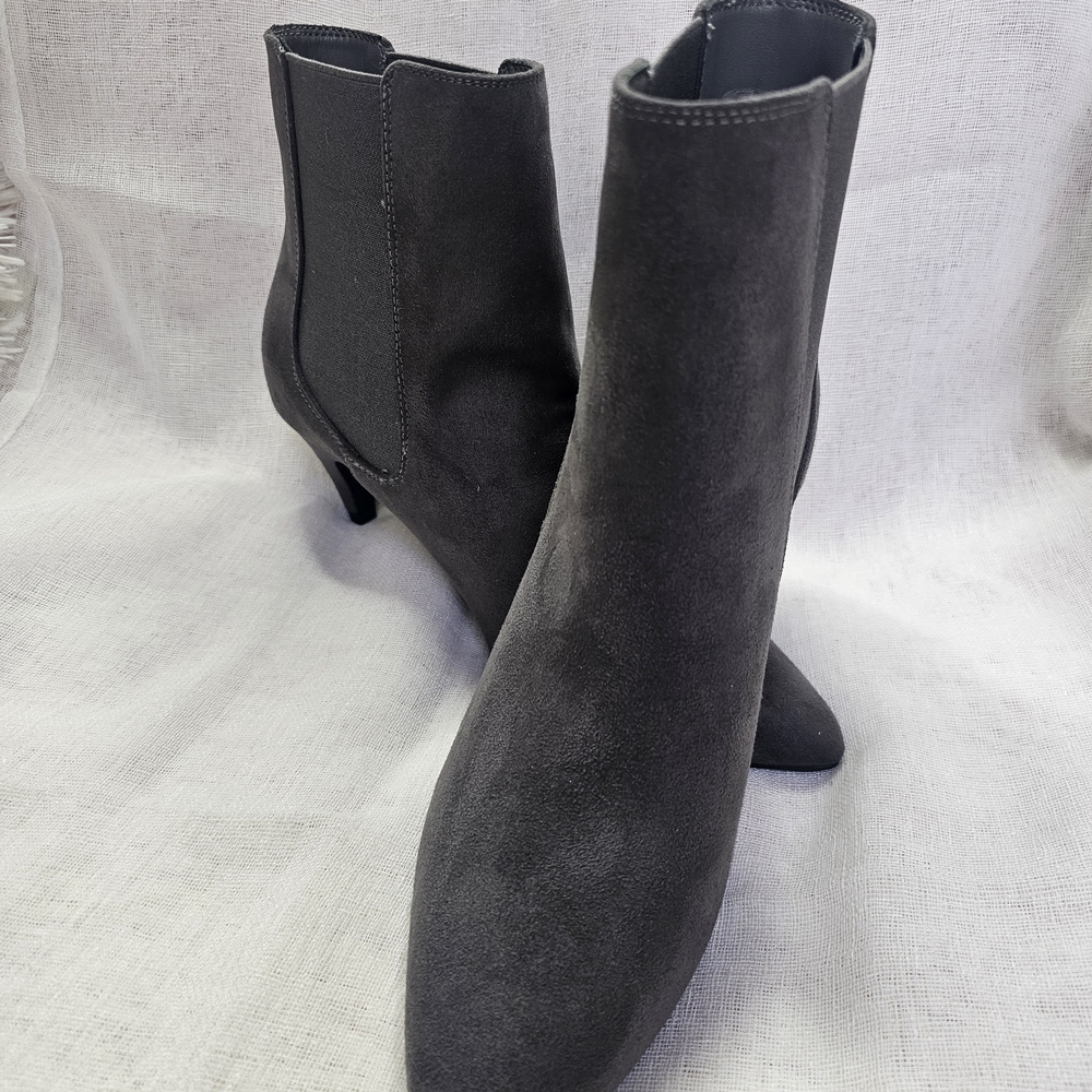 Brand New Gap Dark Grey Suede Pointed Toe Ankle Boots/ Size 7